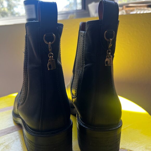 Coach Bowery Chelsea Boots EUC Women's 9.5 - Picture 2 of 4